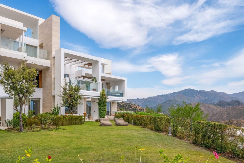 Bottenvåningslägenhet i Ojen