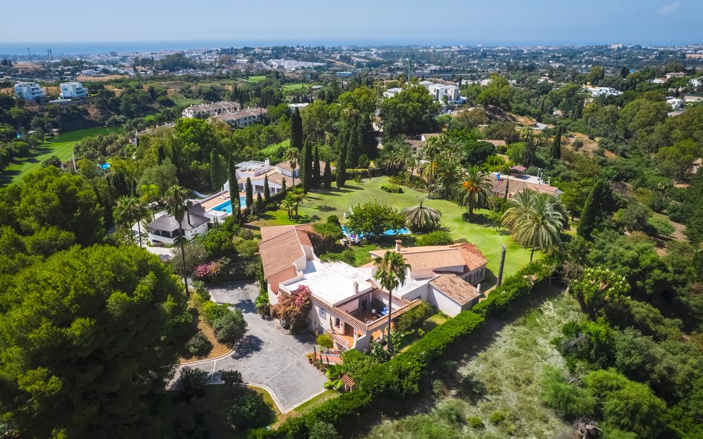 Elegante villa andaluza con vistas al mar y potencial de ampliación en Fuente del Espanto