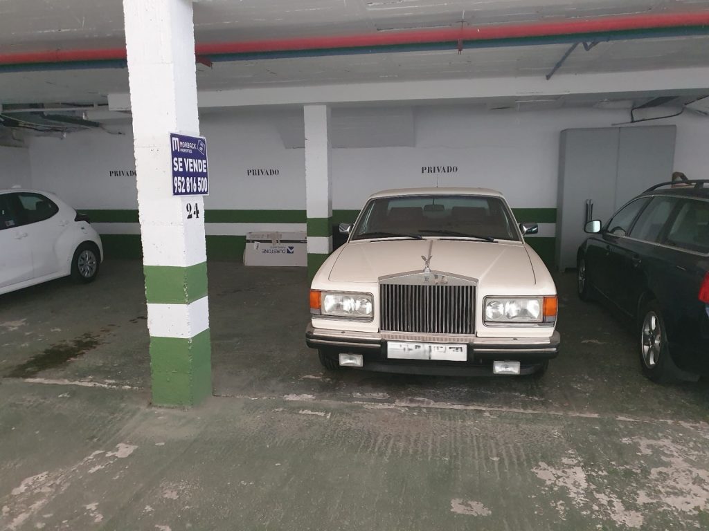 Garageutrymme till salu, i Aloha Pueblo