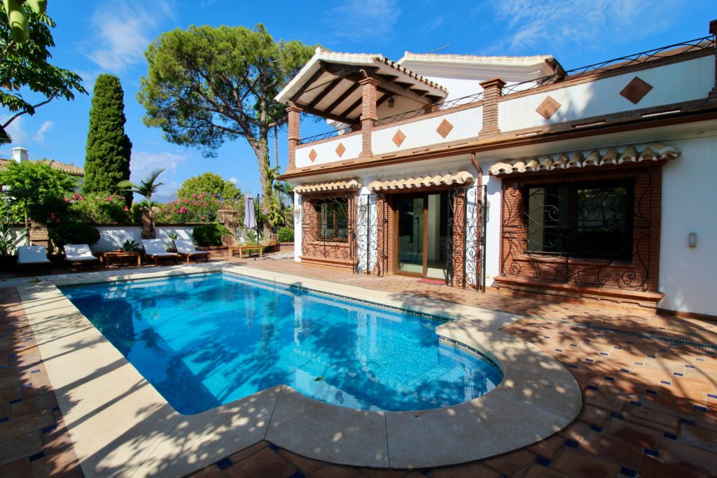 Detached Beachside Mediterranean Villa for Sale in El Presidente, Estepona (SV)