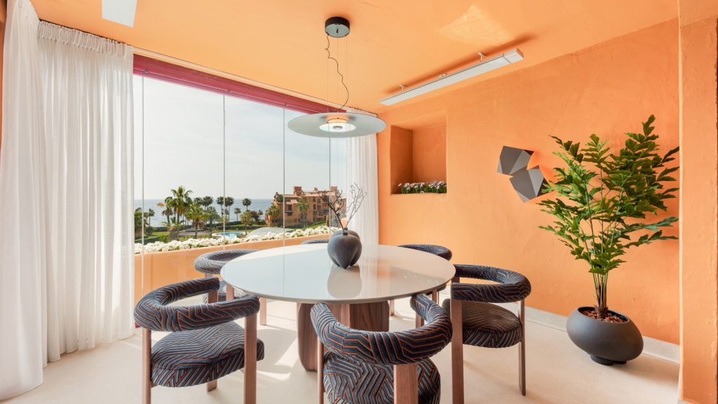 Moderno apartamento de 3 dormitorios con vistas al mar en Los Granados del Mar, Estepona
