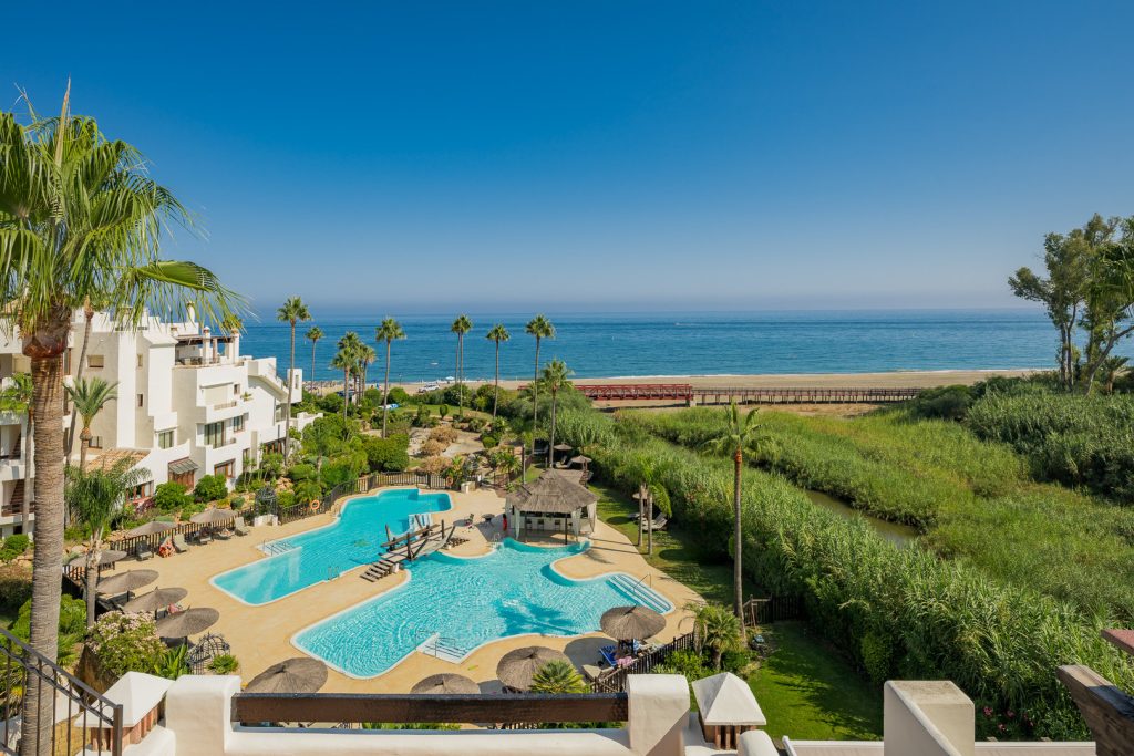 Luxury Beachfront Penthouse in Bahía del Velerín, Estepona (SV)