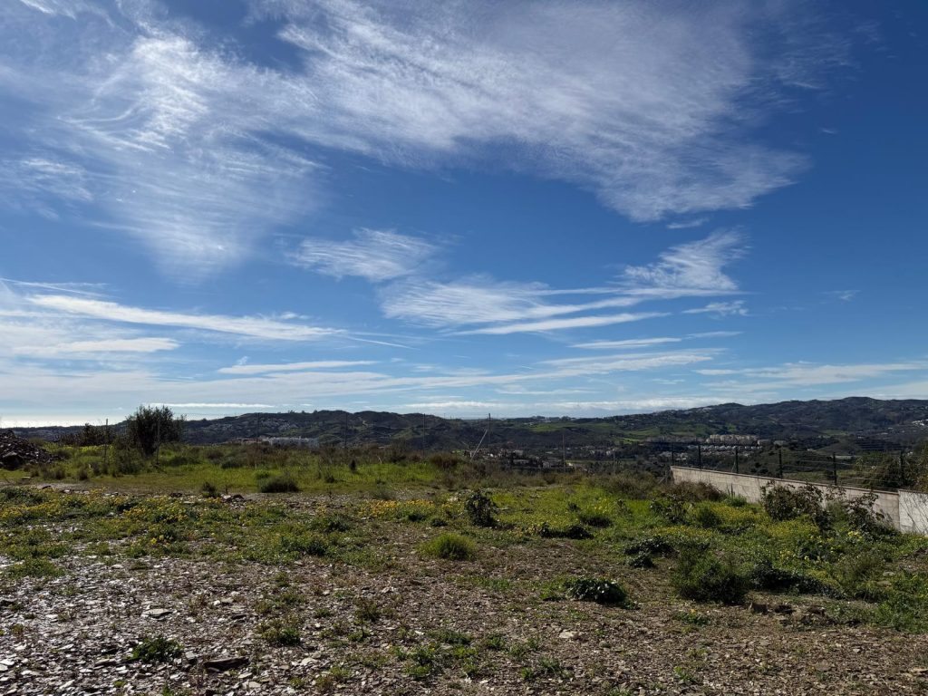 Flat plot with beautiful views in Lomas del Flamenco, close to Mijas Golf!