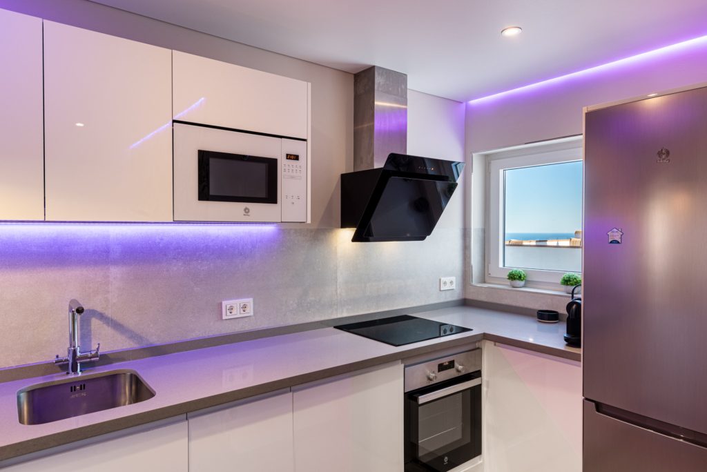 Apartamento reformado de 2 dormitorios con vistas al mar y licencia turística en el encantador Benalmádena Pueblo