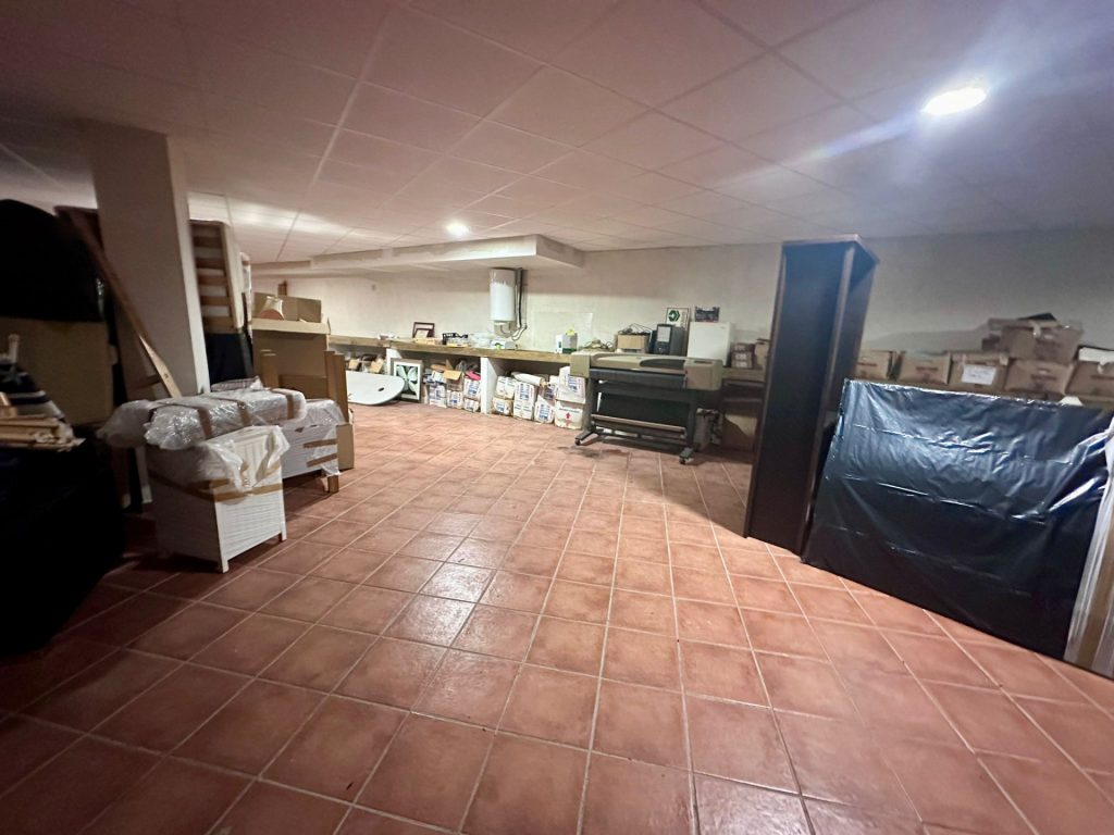 Magnifico local situado en pleno centro comercial de Cabopino-Artola. (Marbella Este ).