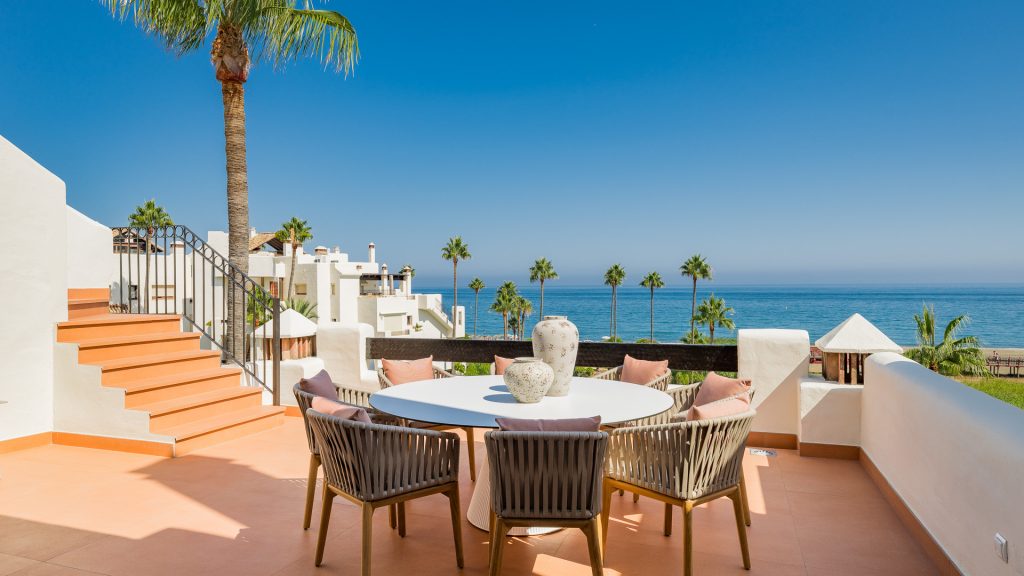 Beachfront luxury penthouse close to Estepona town!